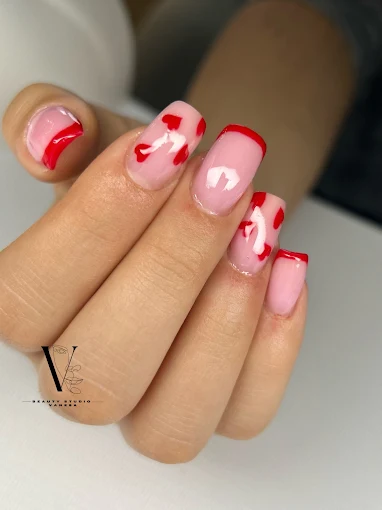 Nail art u crveno-bijeloj kombinaciji